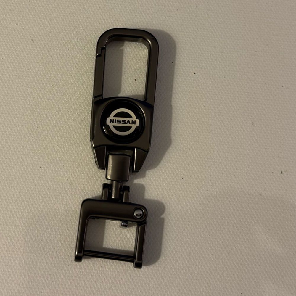 Nissan Key Fob Keychain in Metal with Logo NWT